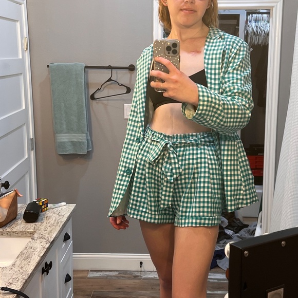 shorts and blazer set - Picture 3 of 3